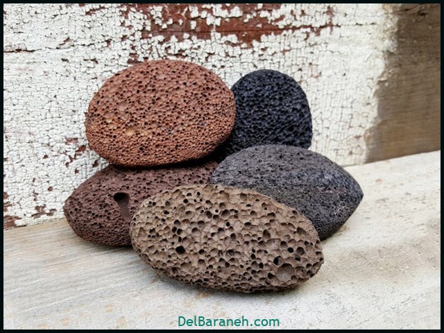 درمان خانگی میخچه پا با سنگ پا (۲)